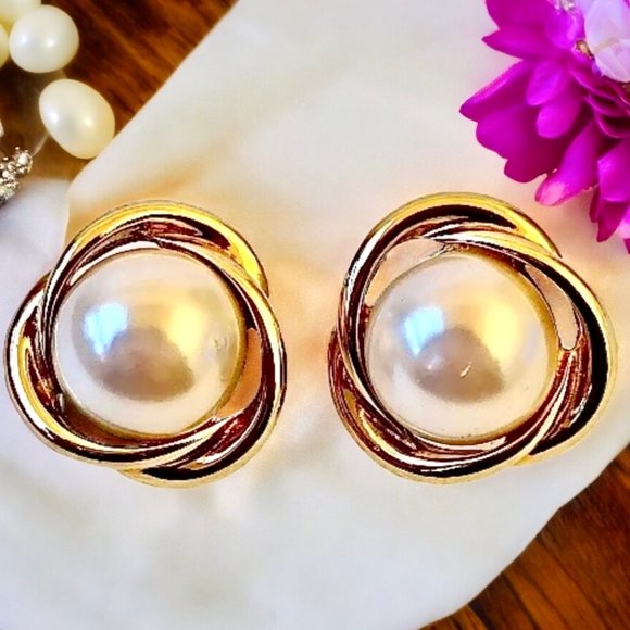 Richelieu LOVE KNOT CLIP Earrrings Vintage 80's Gold-tone Large Pearl - Picture 3 of 9